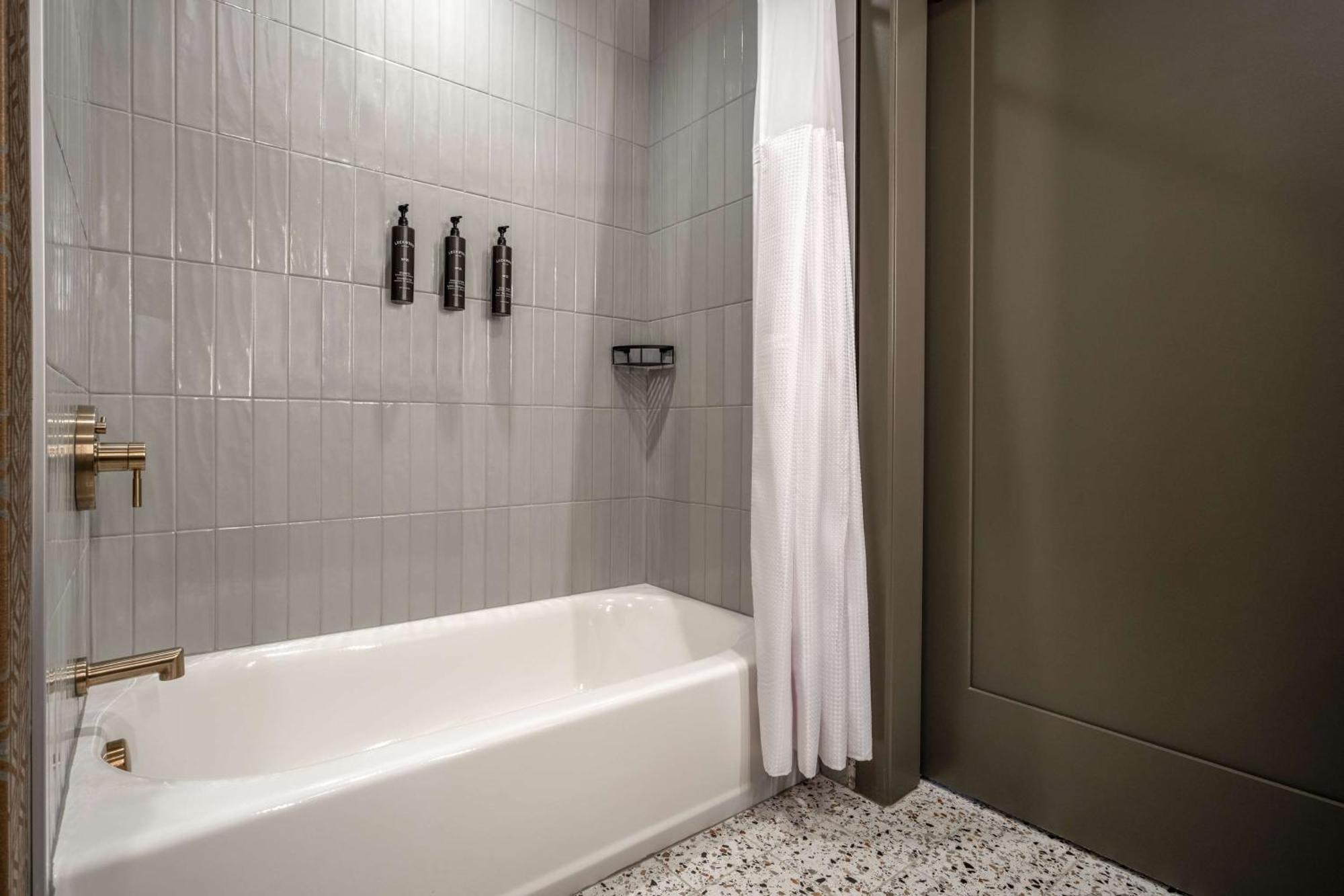 Hotel Nickel Plate Fishers, Tapestry Collection By Hilton Екстер'єр фото